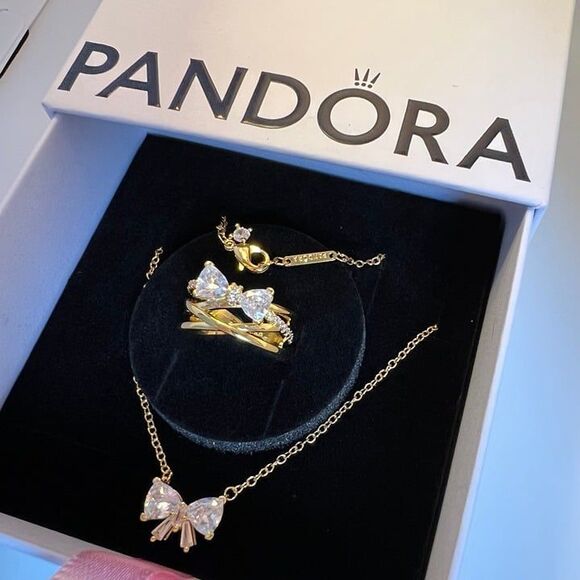 Pandora Golden Sparkling Bow Jewelry Set - Picture 3 of 6